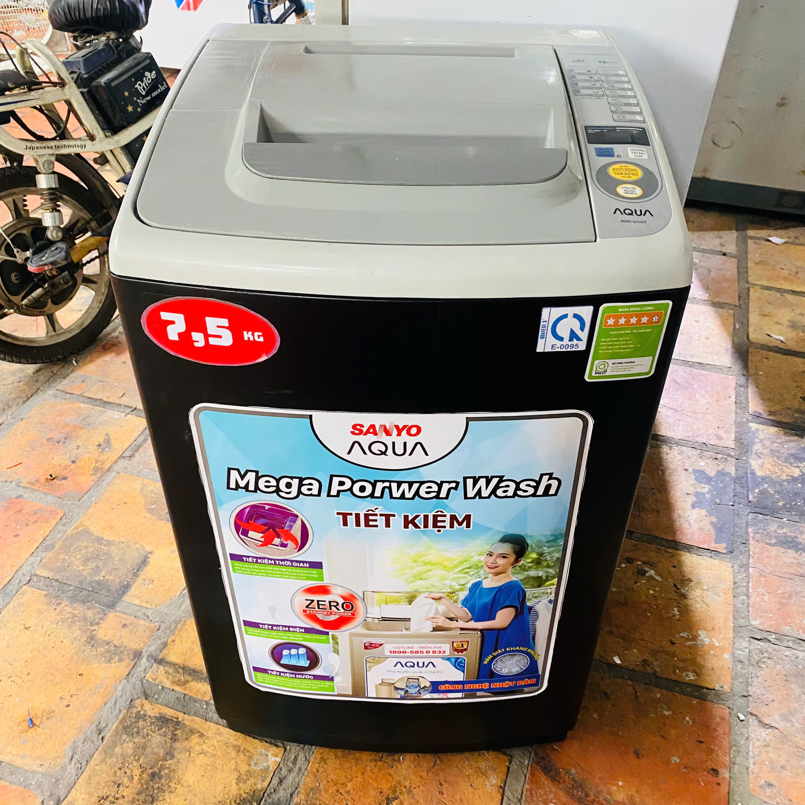  Máy Giặt Sanyo 7Kg ASW - S70V1T QSD