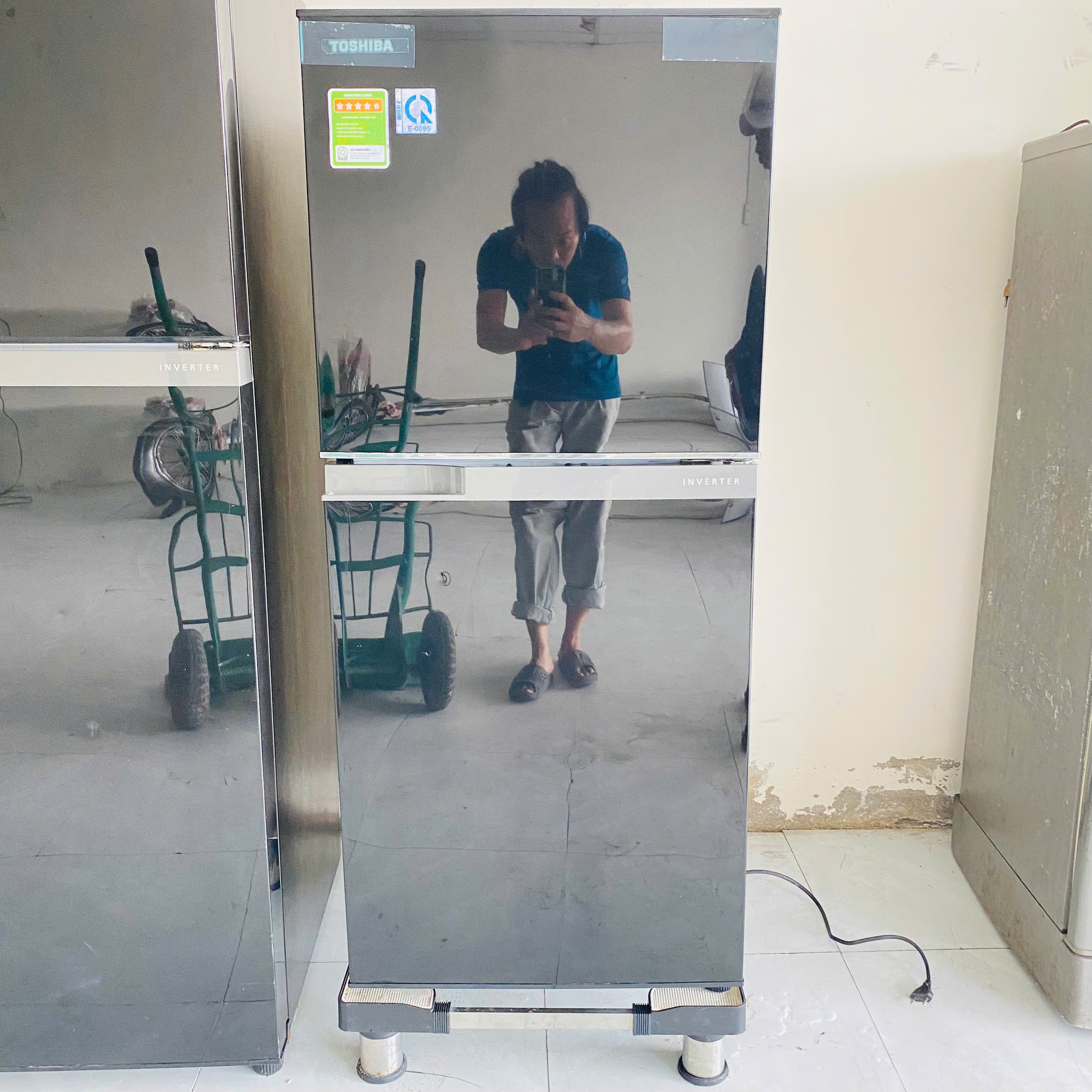 Tủ lạnh Toshiba GR-B22VU UKG QSD (180L)